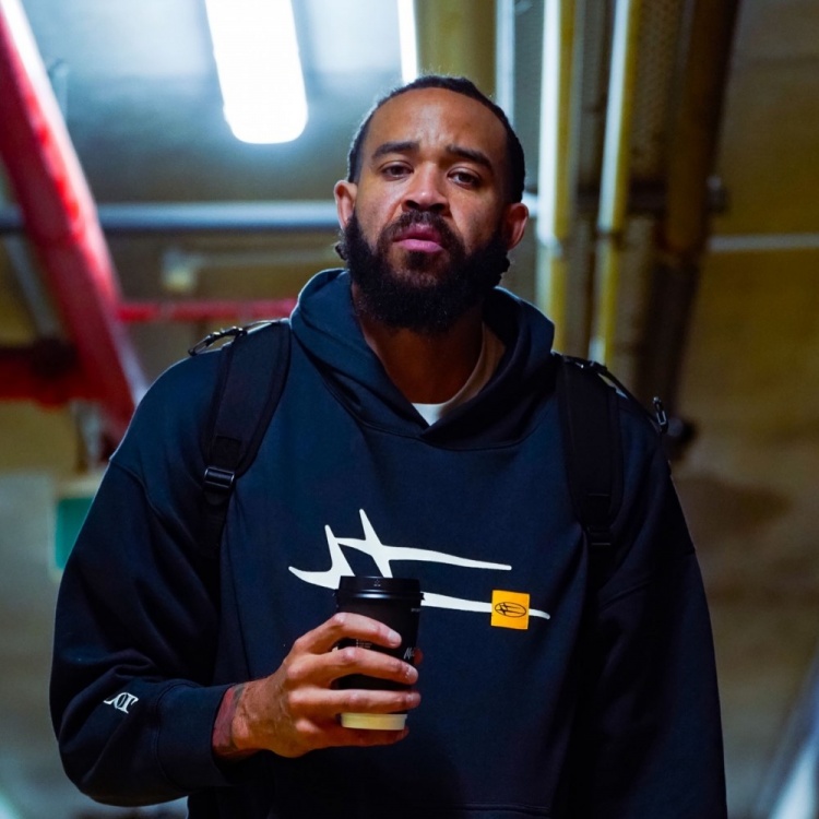 奇异果下载-媒体人：麦基状态一般 但他和周琦给对手攻筐的压力非常大